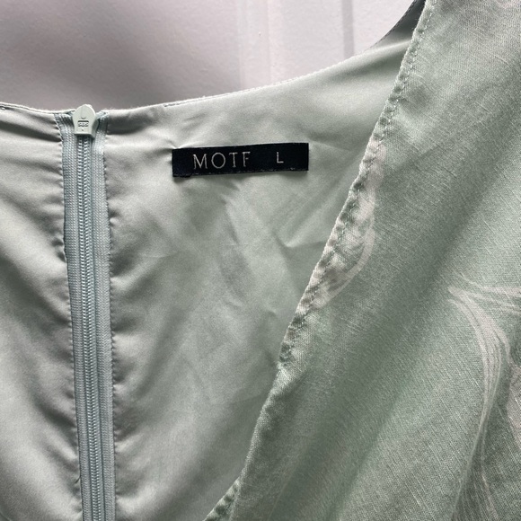 LINEN FITTED TULIP DRESS size large - Picture 7 of 8